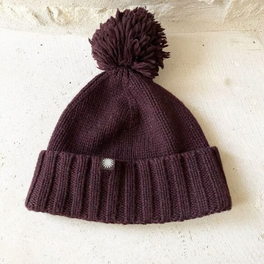 UGG Beanie Pom Pom Hat Burgundy Port Ski Winter Rib Knit Wool Blend Beanie Hat